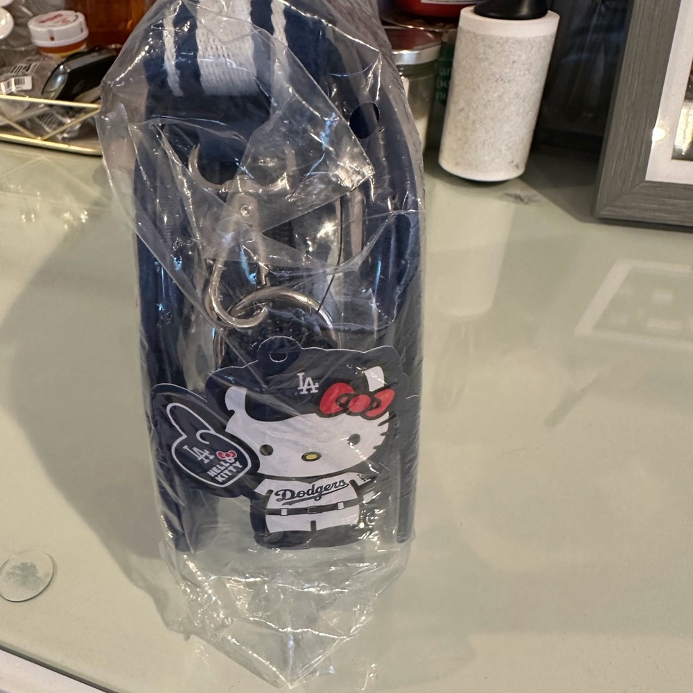 Hello Kitty Clear LA Dodgers Bag - Blue and Red - Picture 4 of 4